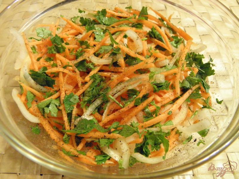 Фото приготовление рецепта: Маринованные синенькие с морковкой шаг №3