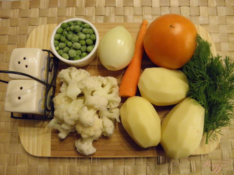 Фото приготовление рецепта: Суп овощной с горошком и цветной капустой шаг №1