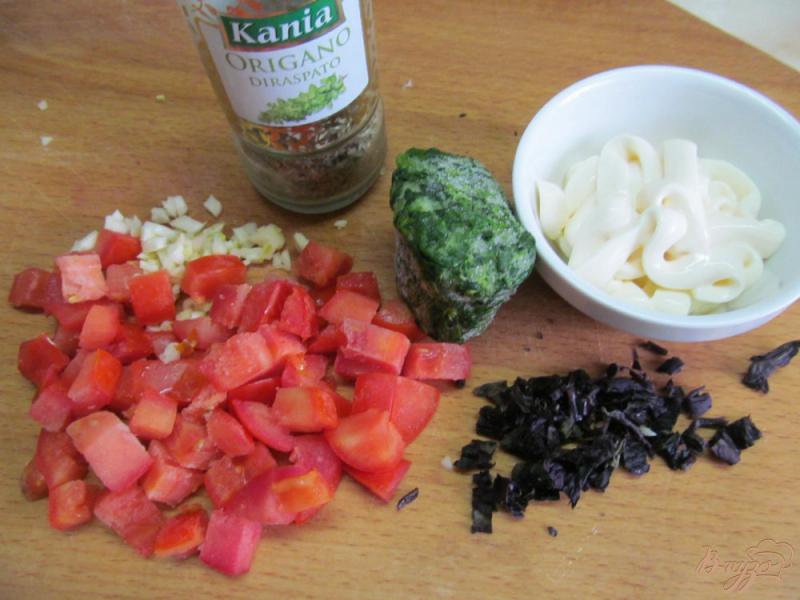 Фото приготовление рецепта: Макароны с томатом и сливочным сыром шаг №3
