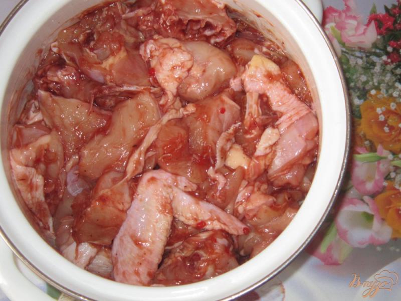 Фото приготовление рецепта: Курица запеченная в томатно-соевом соусе шаг №6