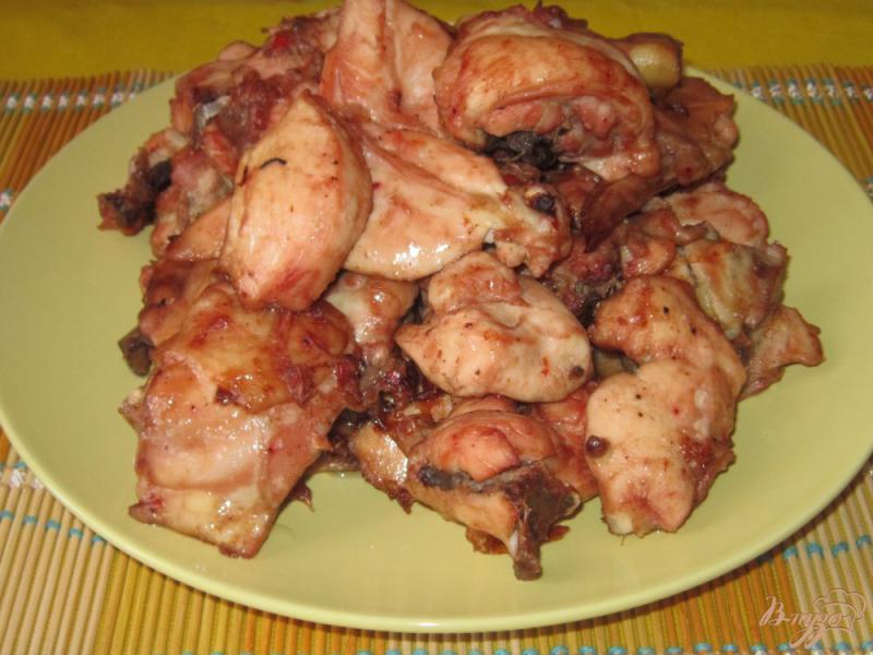 Фото приготовление рецепта: Курица запеченная в томатно-соевом соусе шаг №8