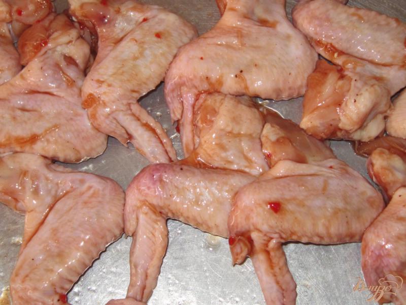 Фото приготовление рецепта: Куриные крылышки в остром соусе шаг №5