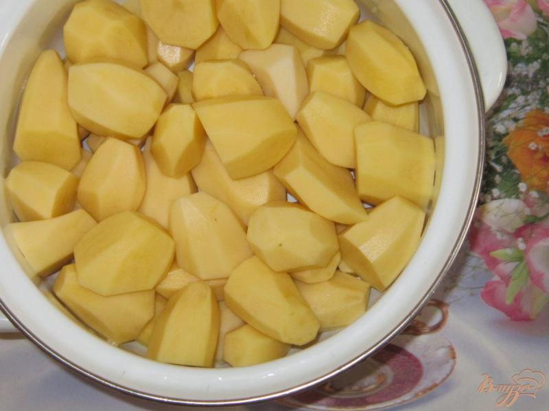 Фото приготовление рецепта: Картофельное пюре на молоке с прованскими травами шаг №1