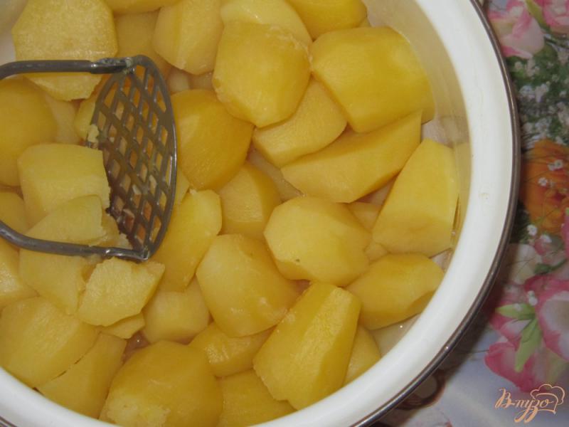 Фото приготовление рецепта: Картофельное пюре на молоке с прованскими травами шаг №3