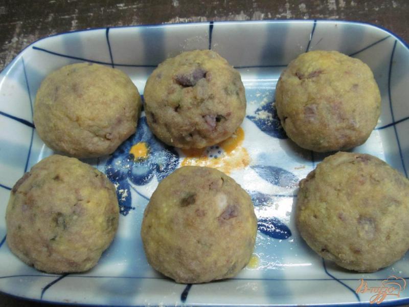 Фото приготовление рецепта: Картофельные котлеты со свининой под соусом из огурцов шаг №6
