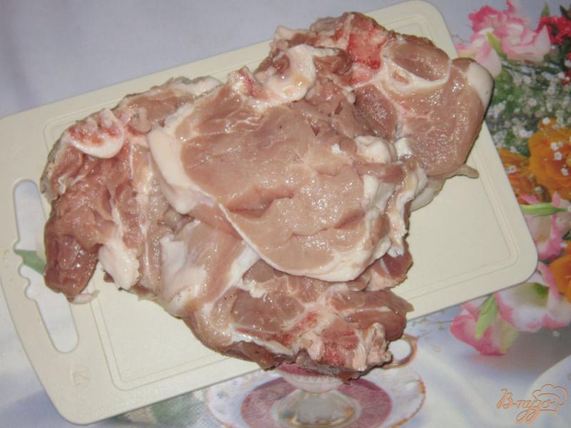 Фото приготовление рецепта: Свиные стейки запеченные с овощами шаг №2