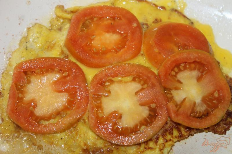 Фото приготовление рецепта: Куриная отбивная с помидорами и сыром камамбер шаг №5