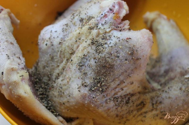 Фото приготовление рецепта: Запеченный цыпленок с розмарином и кукурузой шаг №2