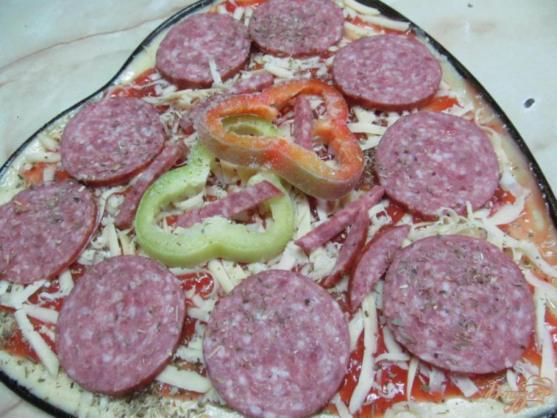 Фото приготовление рецепта: Пицца для романтического ужина шаг №7