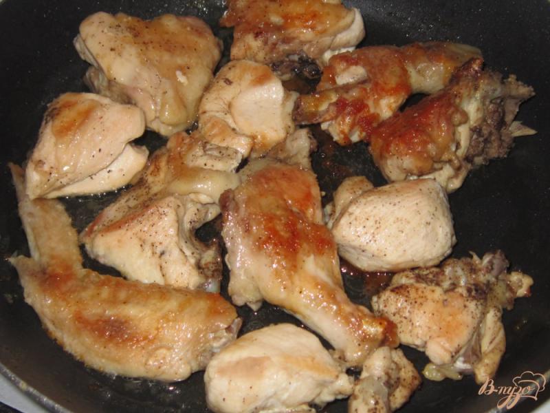 Фото приготовление рецепта: Курица с ежевичным соусом шаг №3