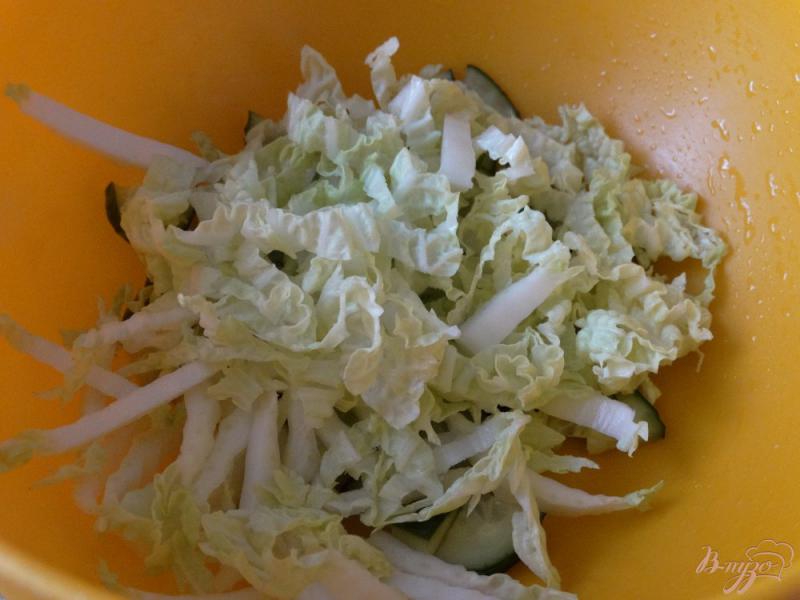 Фото приготовление рецепта: Салат с овощами и куриным филе шаг №2