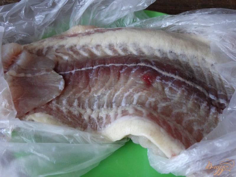 Фото приготовление рецепта: Рыбный суп с пангасиусом и кускусом шаг №1