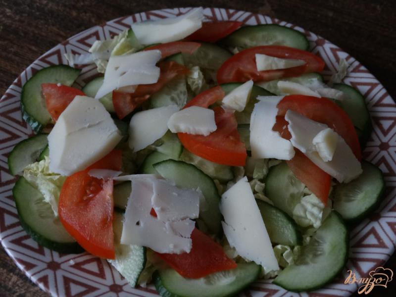 Фото приготовление рецепта: Овощной салат с фисташками и моцареллой шаг №4