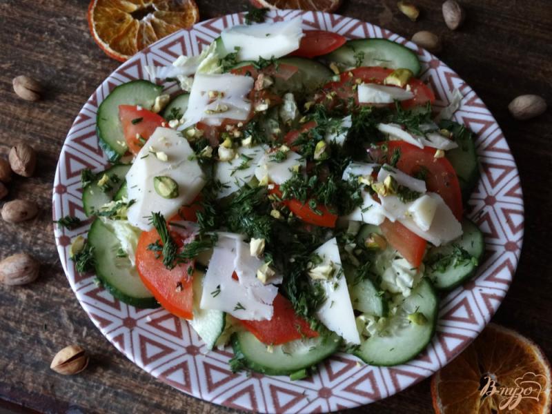 Фото приготовление рецепта: Овощной салат с фисташками и моцареллой шаг №6
