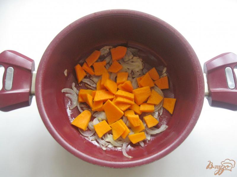 Фото приготовление рецепта: Картофель с тыквой и фрикадельками в томатном соусе шаг №3