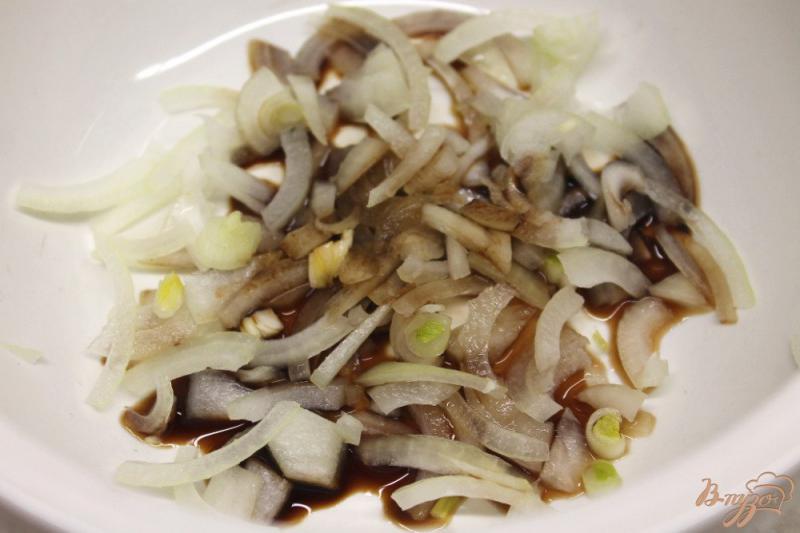 Фото приготовление рецепта: Картофельный салат с маринованным луком и горошком шаг №1