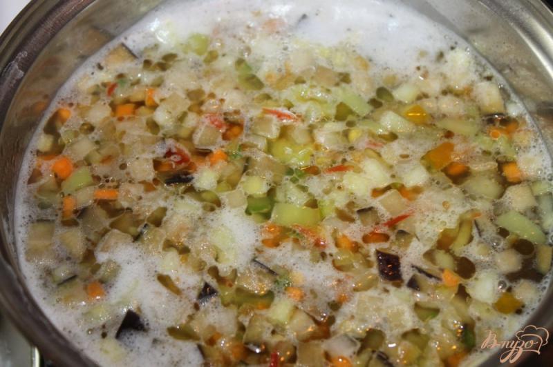 Фото приготовление рецепта: Овощной суп с кукурузой и фрикадельками шаг №3
