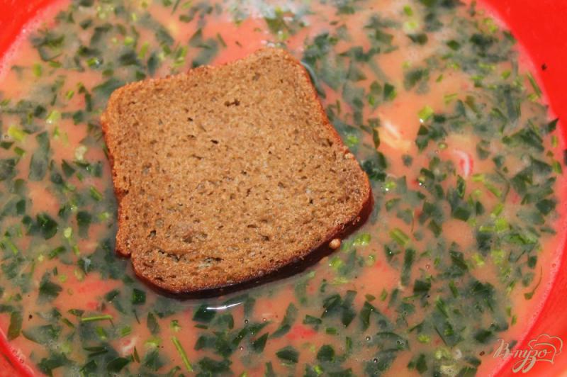 Фото приготовление рецепта: Гренки в яичном кляре из черного хлеба с овощами и беконом шаг №3