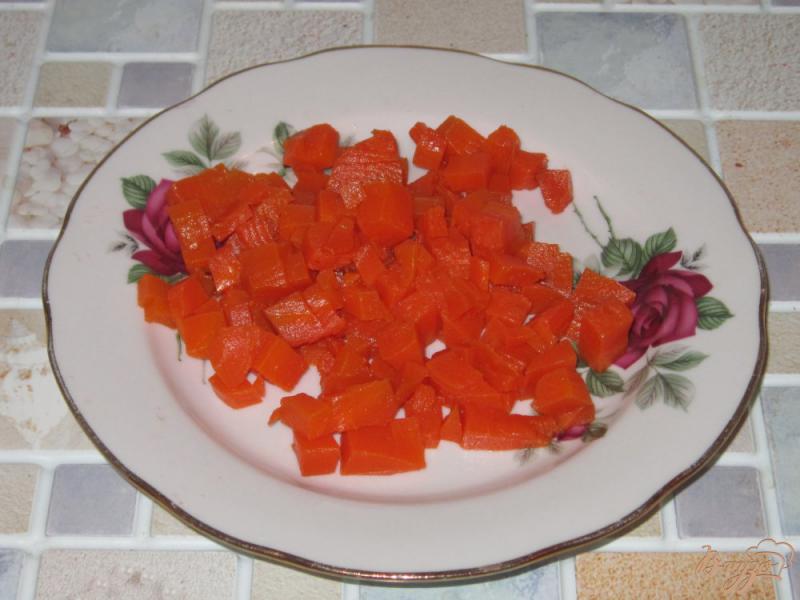 Фото приготовление рецепта: Свекольный салат с кукурузой и грецкими орехами шаг №2