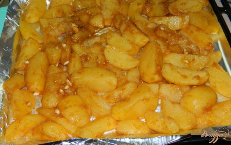 Фото приготовление рецепта: Запеченый картофель на гарнир шаг №4