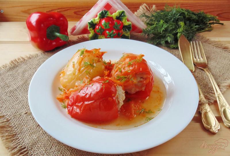 Фото приготовление рецепта: Перец фаршированный мясом в морковно-томатном  соусе шаг №5