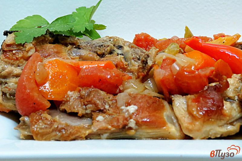 Фото приготовление рецепта: Свиные рёбра с овощами (на сковороде) шаг №10