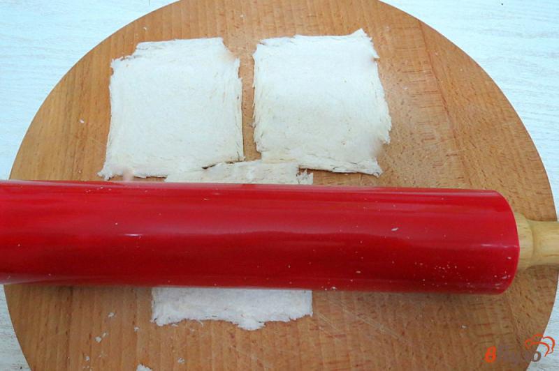 Фото приготовление рецепта: Сосиски в хлебе для тостов шаг №3