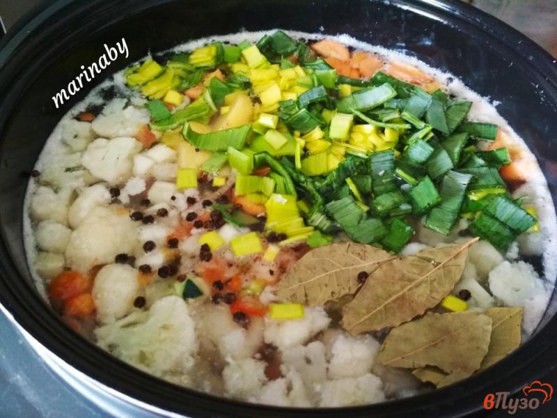 Фото приготовление рецепта: Суп из цветной капусты на бульоне из филе индейки шаг №6