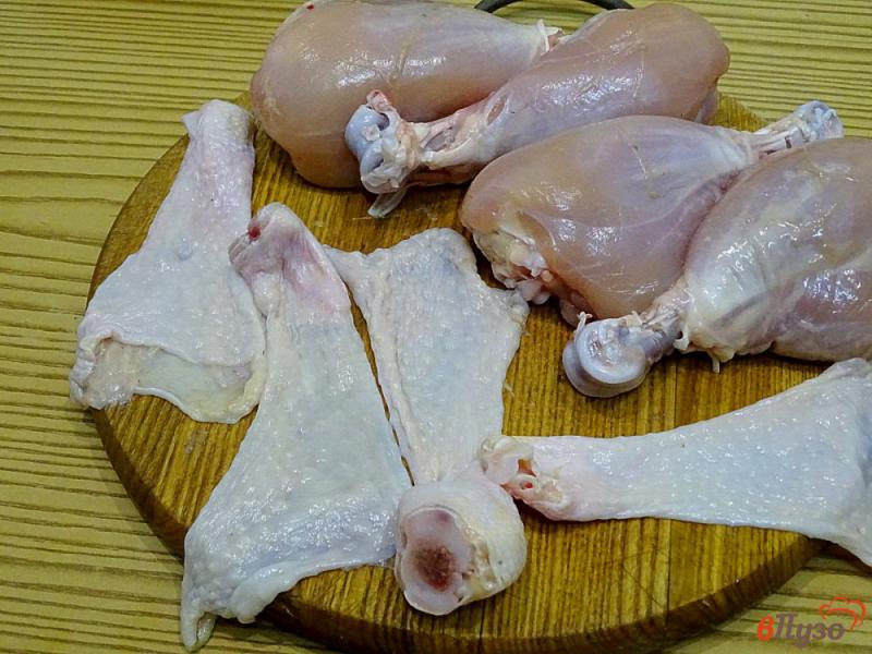 Фото приготовление рецепта: Куриные голени фаршированные. Колбаса. шаг №6