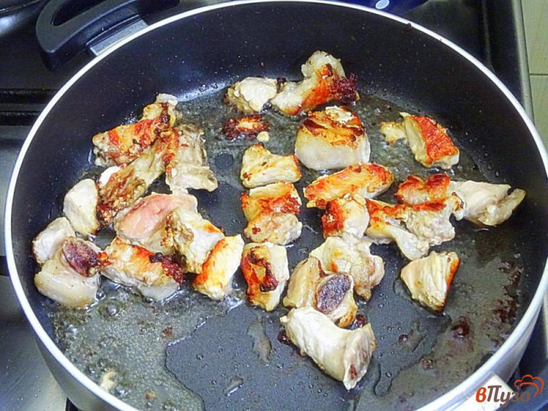 Фото приготовление рецепта: Картофель жареный со свининой шаг №7