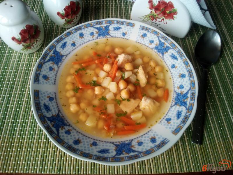 Фото приготовление рецепта: Суп с нутом и куриным филе шаг №7