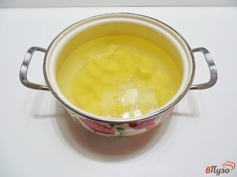 Фото приготовление рецепта: Куриный суп с лапшой удон шаг №2