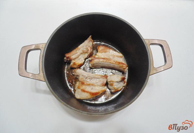 Фото приготовление рецепта: Свиные ребрышки в соево-томатном соусе шаг №2