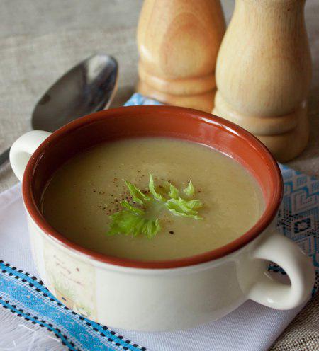фото рецепта: Крем-суп из стеблевого сельдерея с картофелем