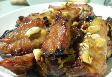 фото рецепта: Свиные ребрышки с хрустящей чесночной корочкой
