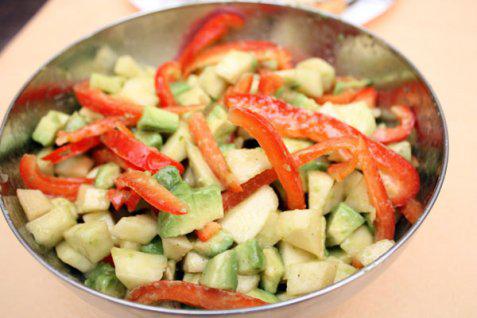 фото рецепта: Салат из авокадо и груш