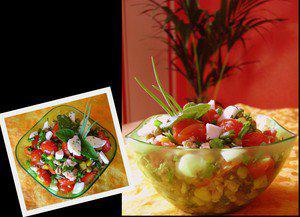 фото рецепта: Весенний салат с моцареллой