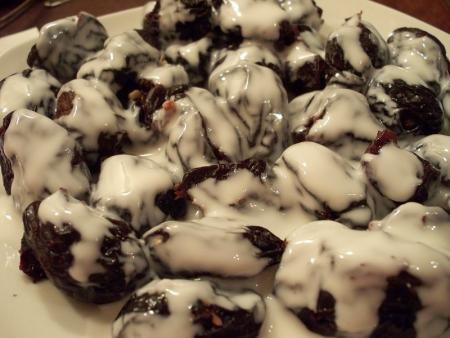 фото рецепта: Чернослив с орехами под сливками
