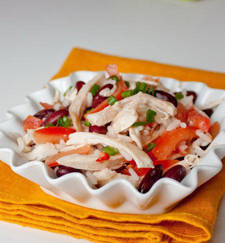 фото рецепта: Салат из курицы с рисом и фасолью