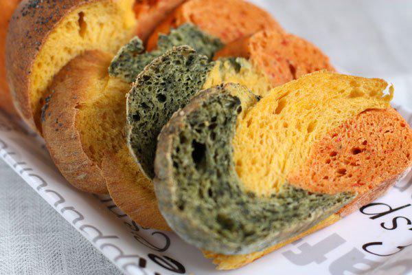 фото рецепта: Трехцветный хлеб