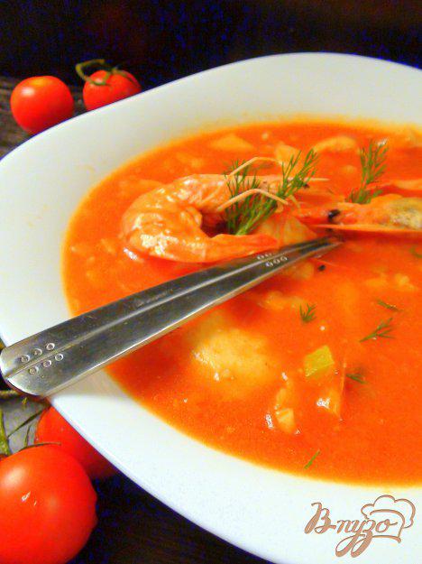 фото рецепта: Томатный суп с треской и тигровыми креветками.