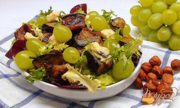 фото рецепта: Горячие баклажаны с виноградом и соусом из лесных орехов. Высшая Лига.