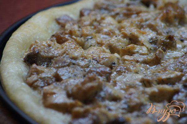 фото рецепта: Пицца с курицей и белыми грибами