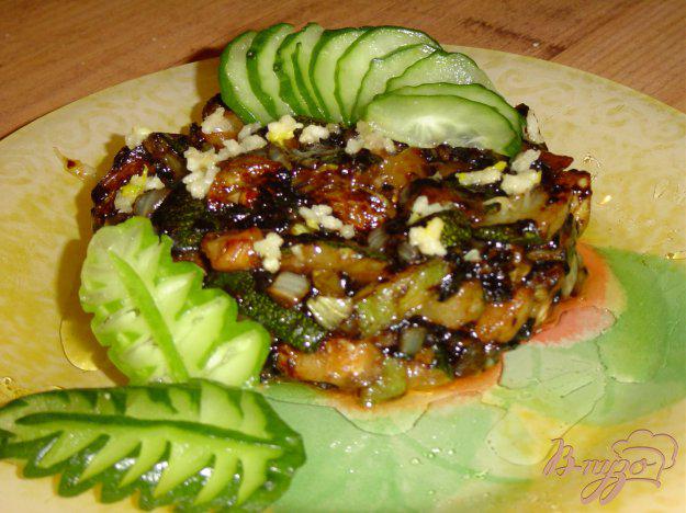 фото рецепта: Жареные кабачки с чесноком и соевым соусом