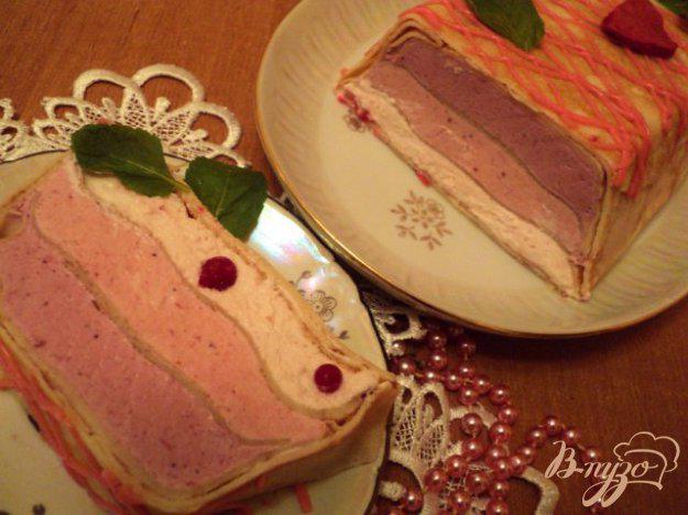 фото рецепта: Блинный террин с ягодно-сливочным суфле