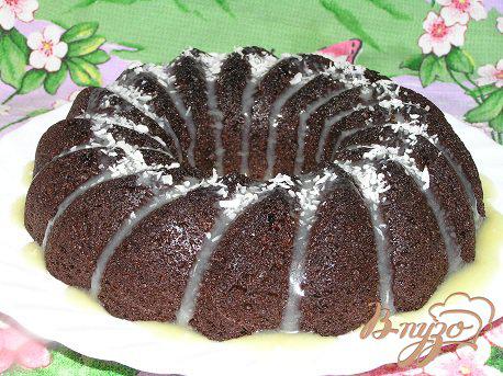фото рецепта: Шоколадный кекс с черничным джемом и корицей