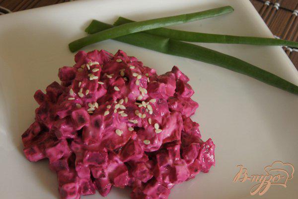 фото рецепта: Свекольный салат «Цветение сакуры»