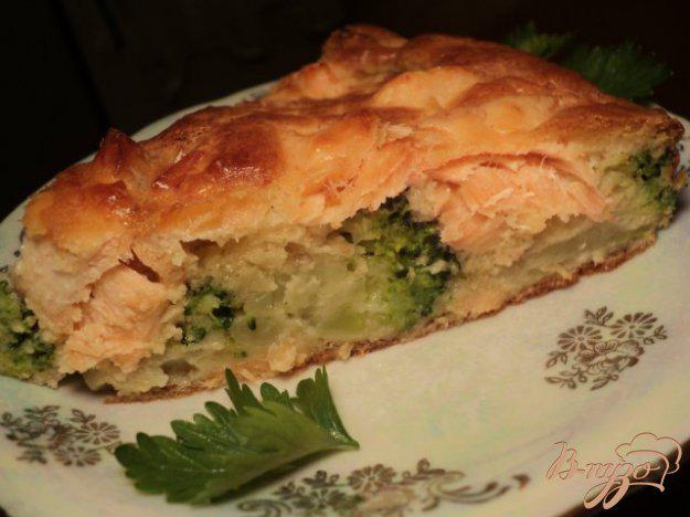 фото рецепта: Пирог с семгой и брокколи