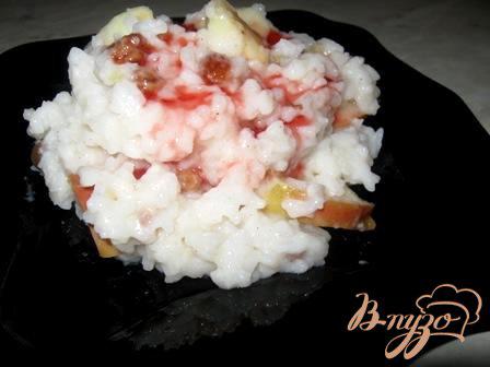 фото рецепта: Каша рисовая с яблоками, корицей и изюмом.
