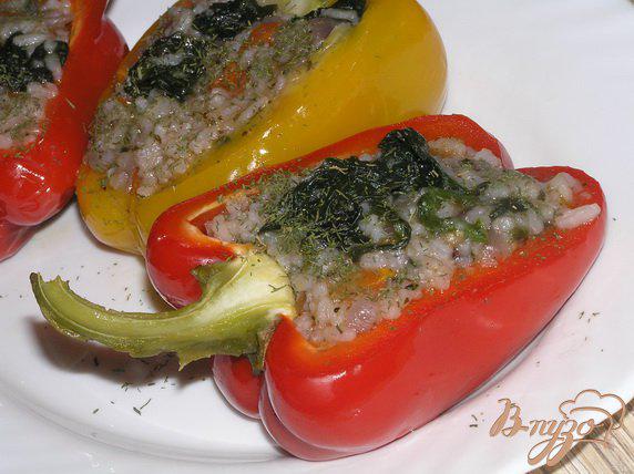 фото рецепта: Фаршированные перцы с рисом и шпинатом